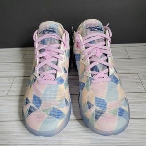 Nike atmos x LeBron 18 Low 'Sakura' CV7562-101